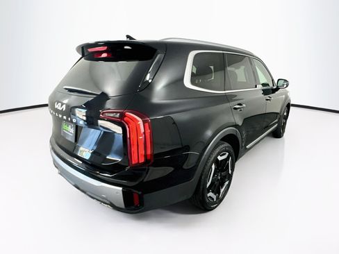 Used 2025 Kia Telluride S FWD image 9
