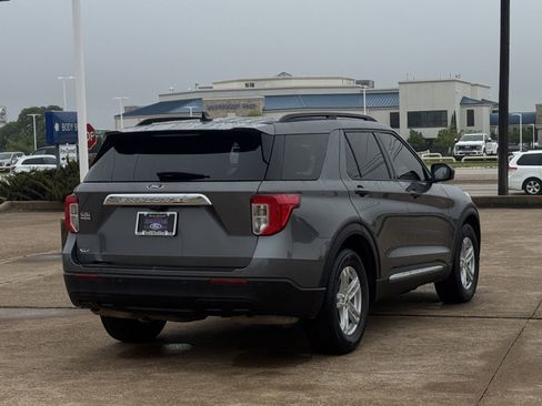 Used 2024 Ford Explorer XLT RWD image 4