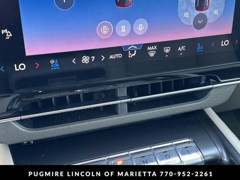 Used 2025 Lincoln Nautilus Reserve AWD/4WD image 24