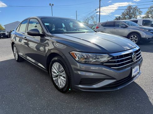 Used 2019 Volkswagen Jetta SE FWD image 4