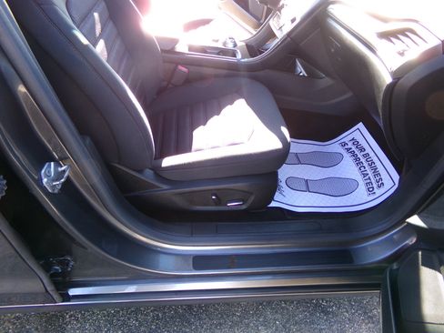 Used 2017 Ford Fusion SE w/ Fusion SE Technology Package image 20