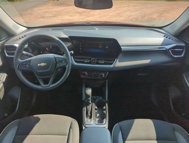 Used 2025 Chevrolet TrailBlazer LT AWD/4WD image 32