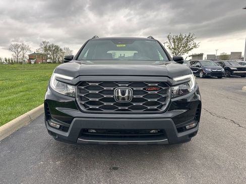Used 2023 Honda Passport TrailSport image 2
