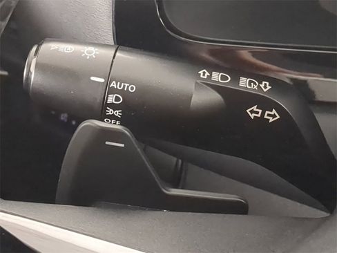 Used 2022 Nissan Pathfinder SV image 28