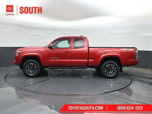 Used 2022 Toyota Tacoma TRD Sport AWD/4WD image 7