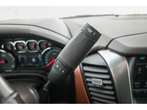 Used 2019 Chevrolet Suburban Premier image 14