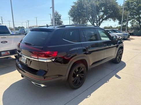Used 2021 Volkswagen Atlas SE w/ Panoramic Sunroof Package FWD image 3
