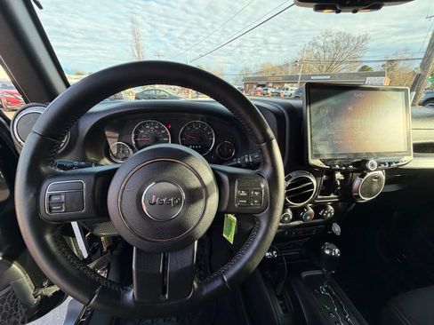 Used 2017 Jeep Wrangler Unlimited Sahara image 25