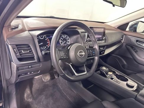 Used 2023 Nissan Rogue SV w/ SV Premium B Package image 13