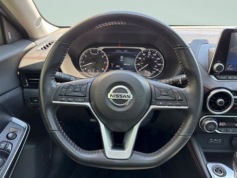 Used 2022 Nissan Sentra SR w/ SR Premium Package FWD image 17