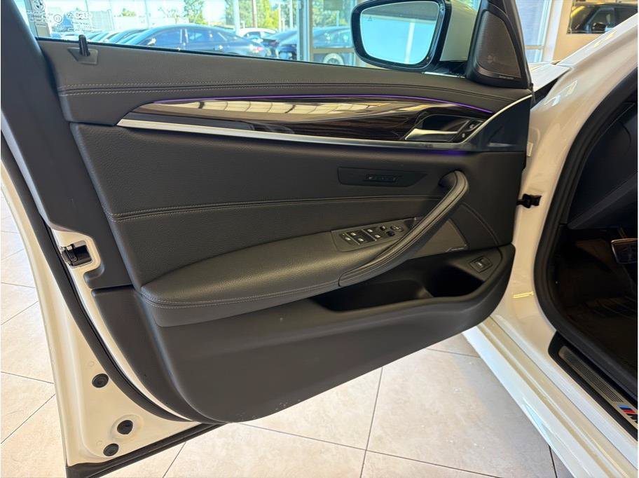 Used 2021 BMW 540i w/ M Sport Package RWD image 9