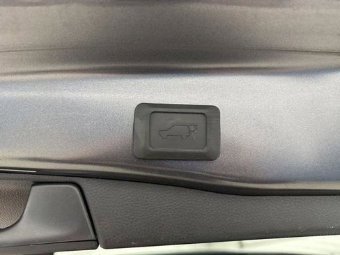 Used 2023 Toyota RAV4 XLE Premium image 15