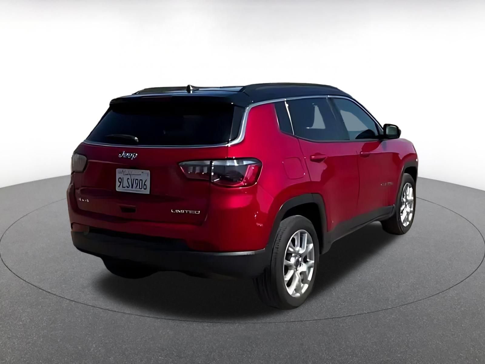 Used 2025 Jeep Compass Limited AWD/4WD image 12