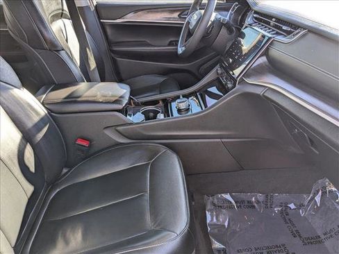 Used 2023 Jeep Grand Cherokee Limited image 21