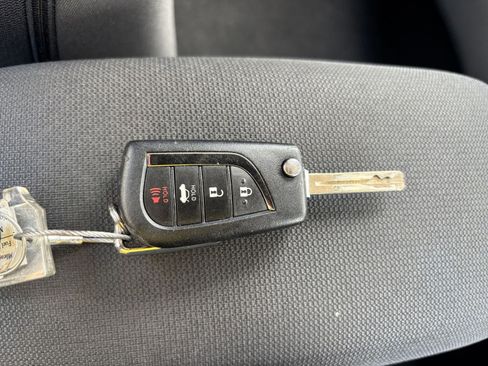Used 2025 Toyota Corolla LE FWD image 21
