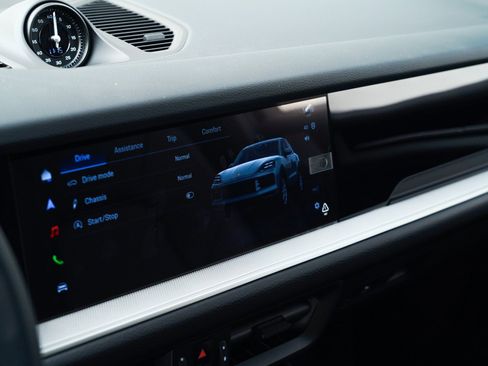 New 2026 Porsche Cayenne image 28