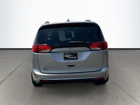 Used 2017 Chrysler Pacifica Touring-L Plus w/ Advanced Safetytec Group FWD image 6