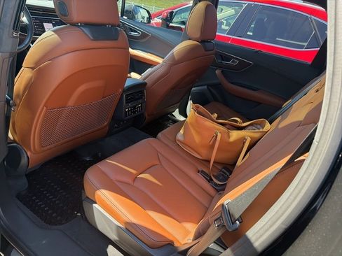 Used 2025 Audi Q7 3.0T Prestige image 9