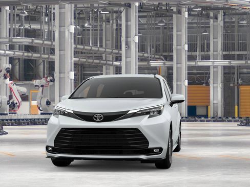 New 2026 Toyota Sienna XLE FWD image 18