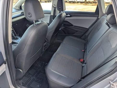 Used 2024 Volkswagen Taos SE image 21