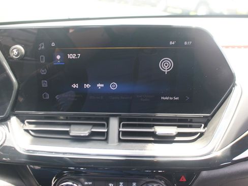 Used 2025 Chevrolet Trax RS w/ Sunroof Package FWD image 18