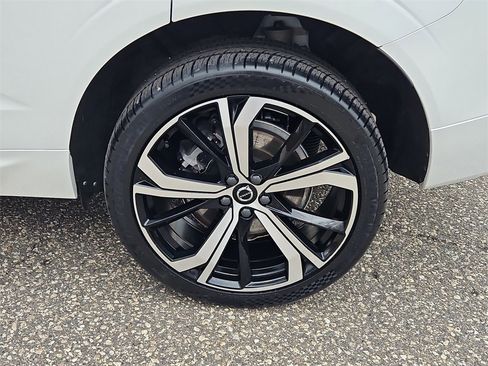 Used 2023 Volvo XC60 B6 Ultimate w/ Protection Package Premier image 8