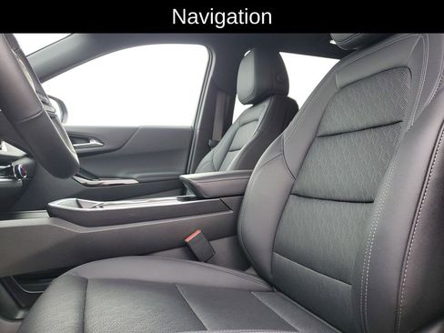 Used 2025 Chevrolet Equinox LT w/ Convenience Package II image 6