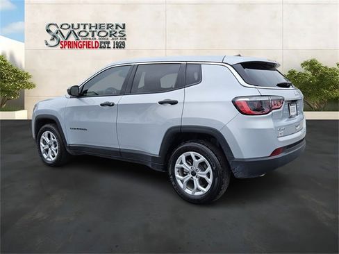 Used 2025 Jeep Compass Sport image 3