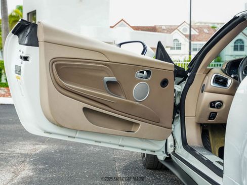 Used 2019 Aston Martin DB11 Volante image 28