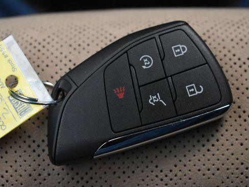 Used 2025 Chevrolet Equinox ACTIV w/ Safety and Technology Package image 32