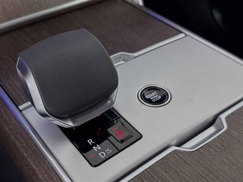 New 2025 Land Rover Range Rover SE image 17