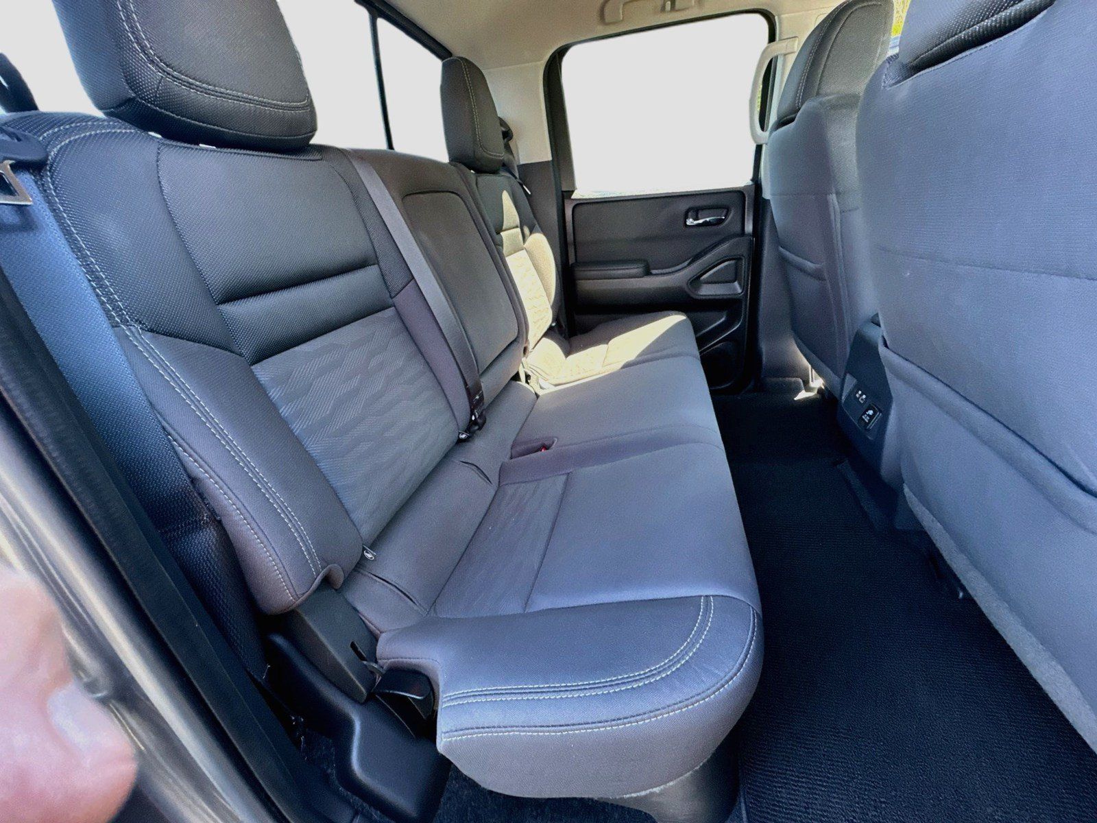 Used 2022 Nissan Frontier SV AWD/4WD image 29