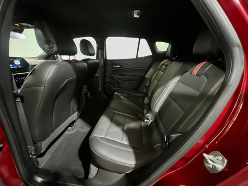 Used 2025 Chevrolet Trax RS FWD image 16