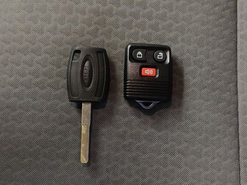 Used 2017 Ford Escape SE image 32