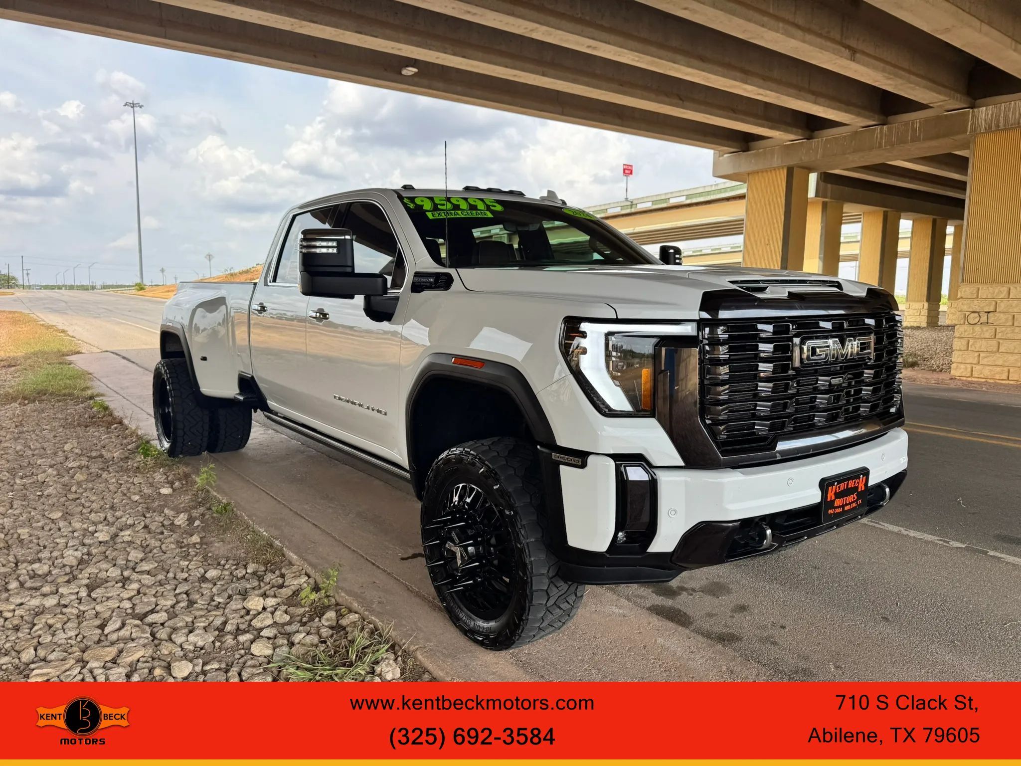 Used 2024 GMC Sierra 3500 Denali Ultimate AWD/4WD image 1