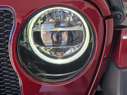 Used 2021 Jeep Wrangler Unlimited Sahara image 30