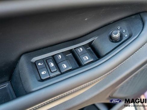 Used 2023 Jeep Grand Cherokee Limited AWD/4WD image 16