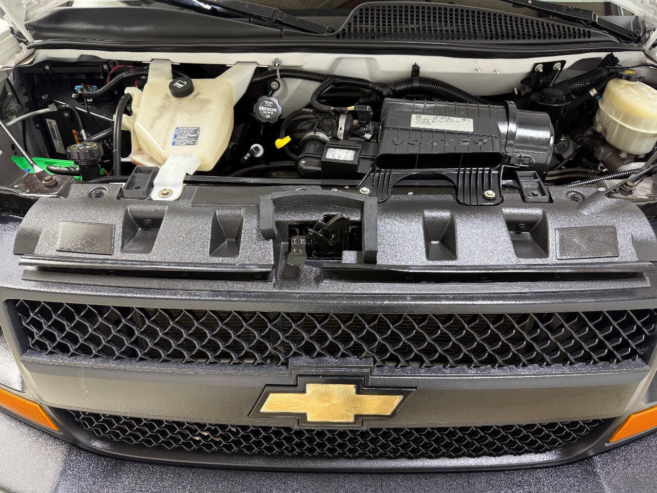 Used 2017 Chevrolet Express 2500 Extended RWD image 61