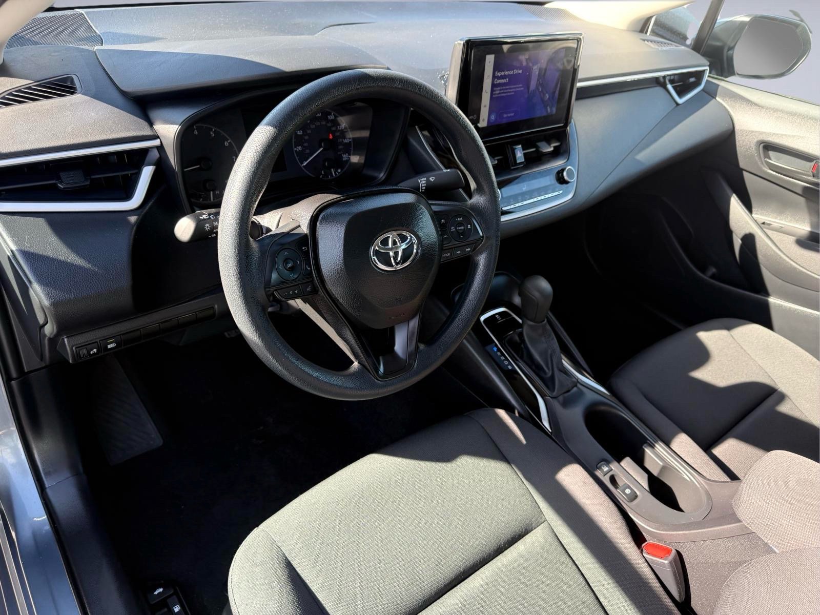 Used 2025 Toyota Corolla LE FWD image 11