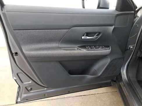 Used 2025 Nissan Kicks SV w/ SV Premium Package FWD image 16
