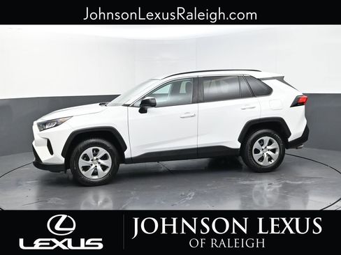 Used 2020 Toyota RAV4 LE FWD image 2