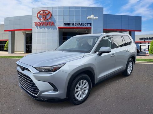 Used 2025 Toyota Grand Highlander FWD image 6