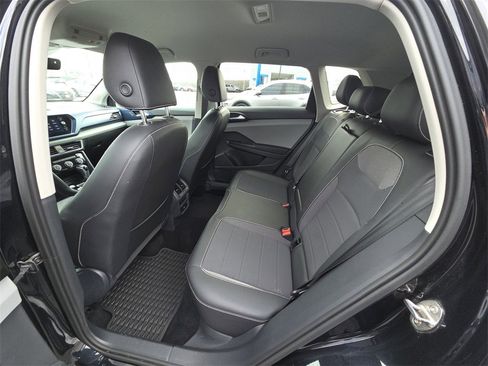 Used 2023 Volkswagen Taos SE image 28