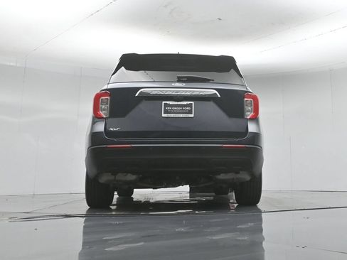 Certified 2022 Ford Explorer XLT RWD image 50