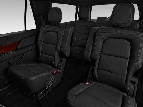 Used 2022 Lincoln Navigator L Reserve image 11