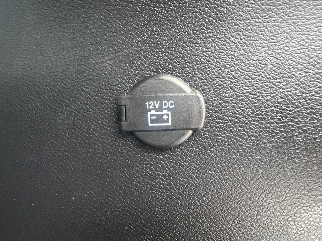 Used 2025 Chrysler Pacifica Limited FWD image 19