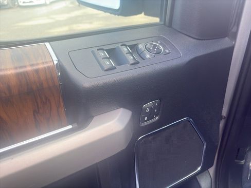 Used 2020 Ford F150 Lariat image 6