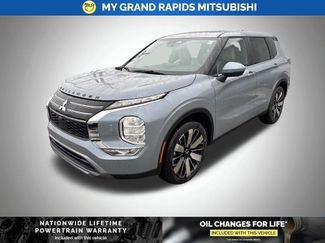 New 2026 Mitsubishi Outlander SE video 3