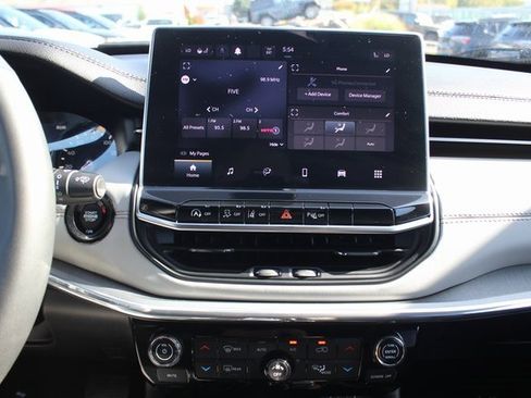 Used 2024 Jeep Compass Limited image 4