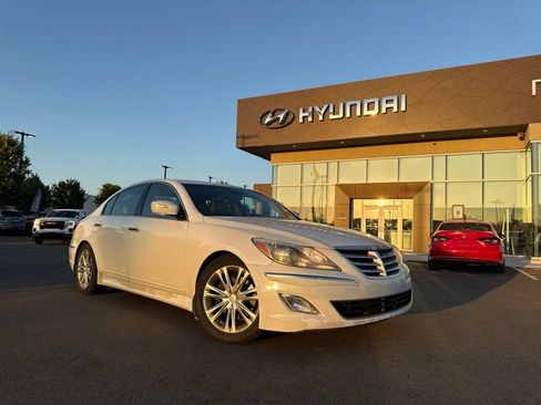 Used 2013 Hyundai Genesis 3.8 w/ Premium Pkg RWD image 2